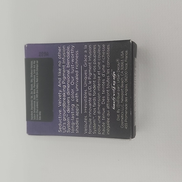 Urban Decay Eyeshadow Blackout Matte Black Full Size 1.5g / 0.05 oz. NEW - Picture 2 of 4